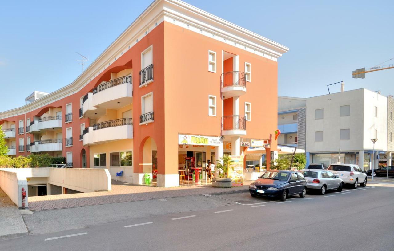 Residence Millennium Bibione Esterno foto